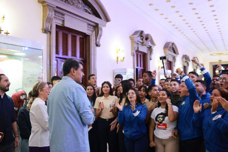 Presidente Maduro anuncia la instalación del Consejo de Gobierno Estudiantil