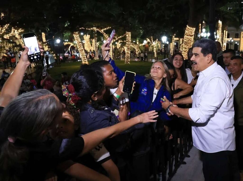 Presidente asiste al estreno de su serie “Nicolás de Yare a Miraflores”