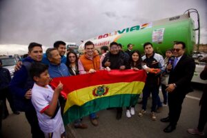 Presidente de Bolivia lidera caravana de cisternas para abastecer con gasolina y diésel – AlbertoNews