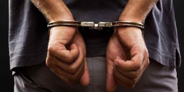 Preso por participar en extorsión desde EE.UU