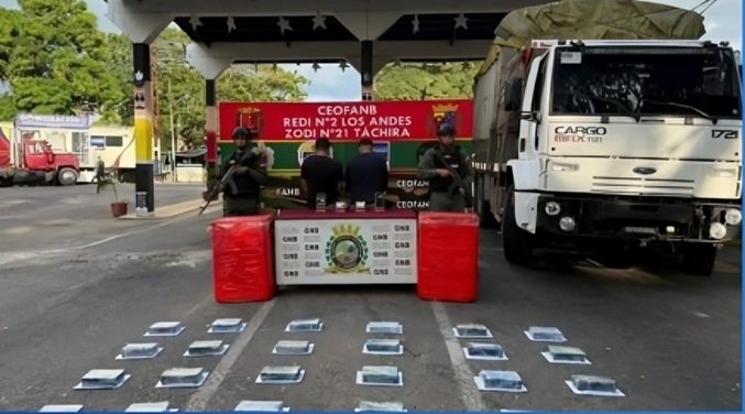 Presos tres sujetos por transportar droga en cavas con frutas
