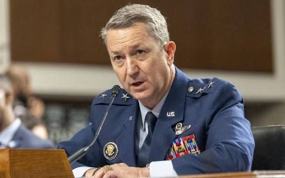 Principal jefe militar de EEUU llega al Caribe mientras Trump aumenta presión sobre Venezuela