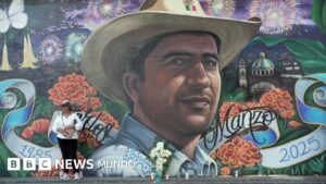 Qué hace que el asesinato del alcalde Carlos Manzo siga causando indignación en México, un país marcado por la violencia