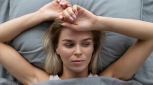 Qué significa soñar que tu pareja te engaña, según la ciencia