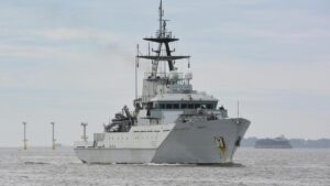 Reino Unido | Buques británicos y de la OTAN vigilan a dos buques de guerra rusos en el canal de la Mancha | elperiodico.com