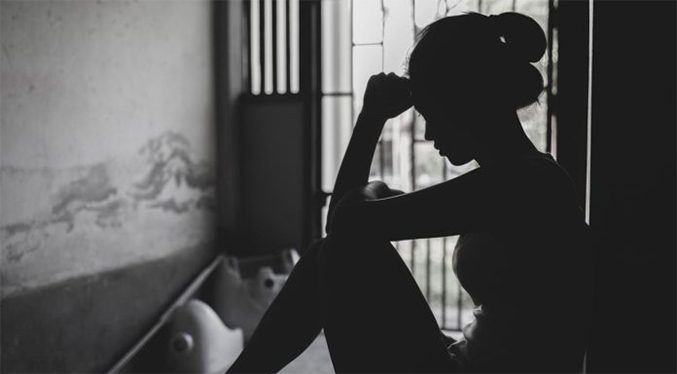 Rescatan a una mujer que estaba cautiva y golpeada por su pareja