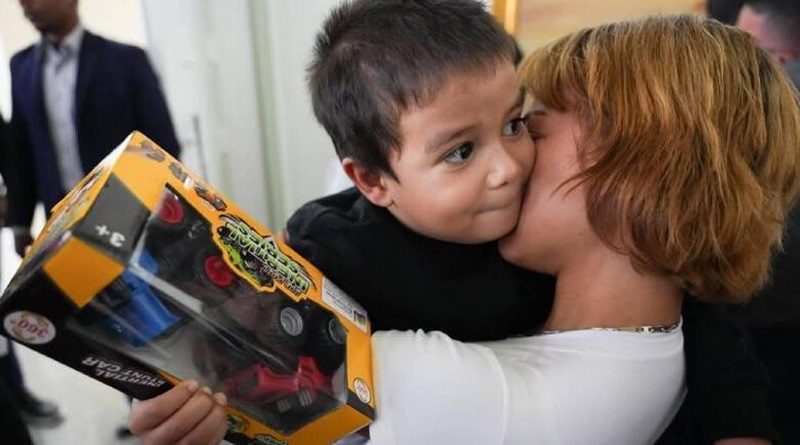 Retornan seis niños migrantes a Venezuela