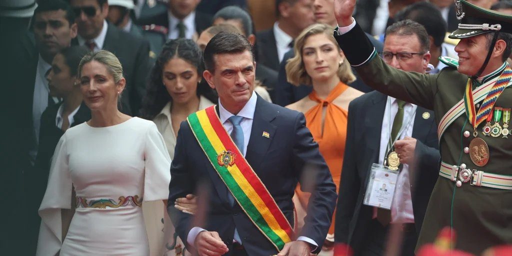 Rodrigo Paz asume la presidencia de Bolivia y anuncia el fin del aislamiento tras dos décadas de gobiernos de izquierda