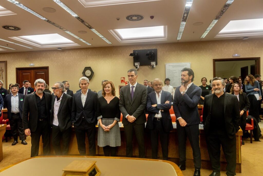 Sánchez llama a defender la democracia frente a "abusos de poder" y quienes quieren "amordazarla"