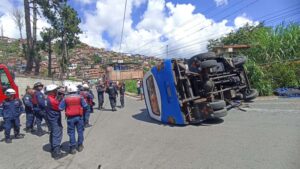 Siete heridos deja aparatoso accidente en Los Teques