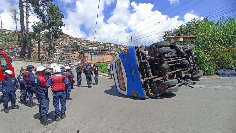 Siete heridos deja aparatoso accidente en Los Teques