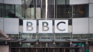 TELEVISIÓN REINO UNIDO | Dimite el director general de la BBC tras la polémica por editar un discurso de Trump | elperiodico.com