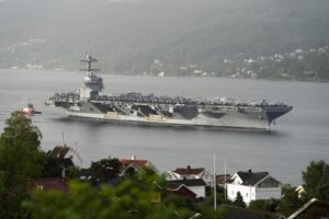 The Washington Post | Un portaviones estadounidense se acerca a Latinoamérica mientras aumentan las tensiones en Venezuela – AlbertoNews