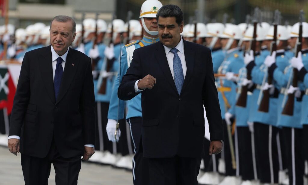 The Washington Post | Vínculos de Maduro con Turquía podrían allanar el camino hacia un posible exilio - AlbertoNews