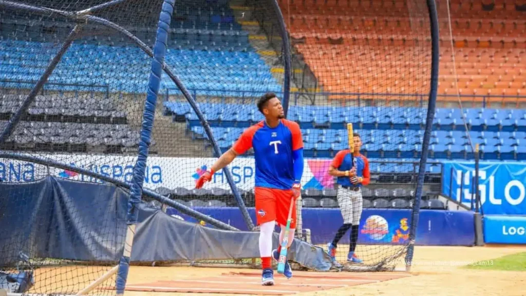 Ronald Acuña Jr. ya estaba entrenando con los Tiburones de La Guaira.