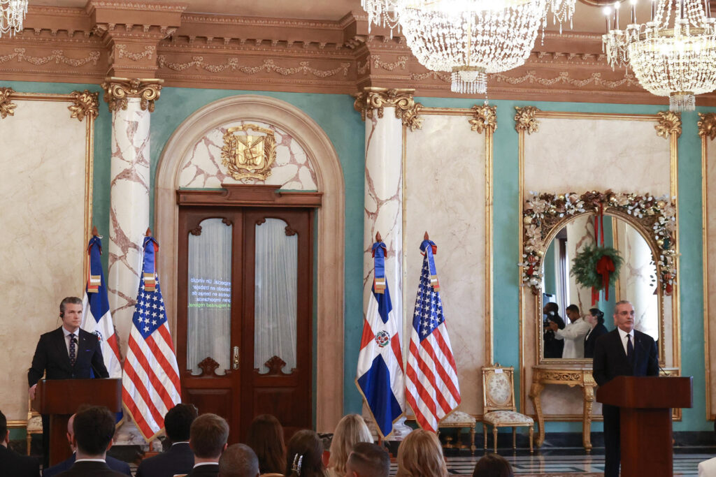 Todo lo que lograron Hegseth y el jefe del Estado Mayor de EE.UU. en su visita al Caribe en medio de la crisis con Venezuela - AlbertoNews