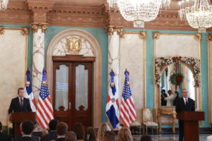 Todo lo que lograron Hegseth y el jefe del Estado Mayor de EE.UU. en su visita al Caribe en medio de la crisis con Venezuela – AlbertoNews