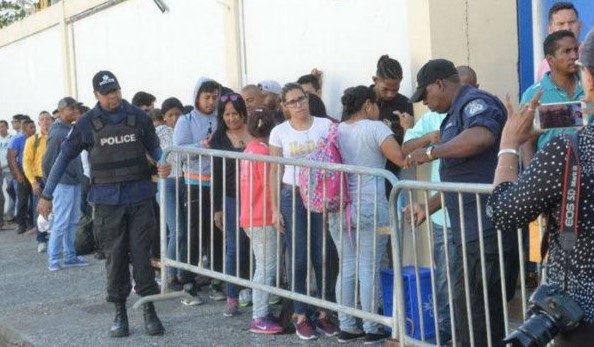 Trinidad redujo en 82%  los permisos de trabajo a venezolanos