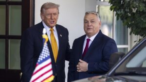 Trump abre la puerta a permitir a Orbán que Hungría siga comprando petróleo y gas ruso | elperiodico.com