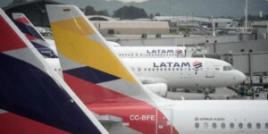 Trump advierte a las aerolíneas de que consideren «cerrado» el espacio aéreo de Venezuela