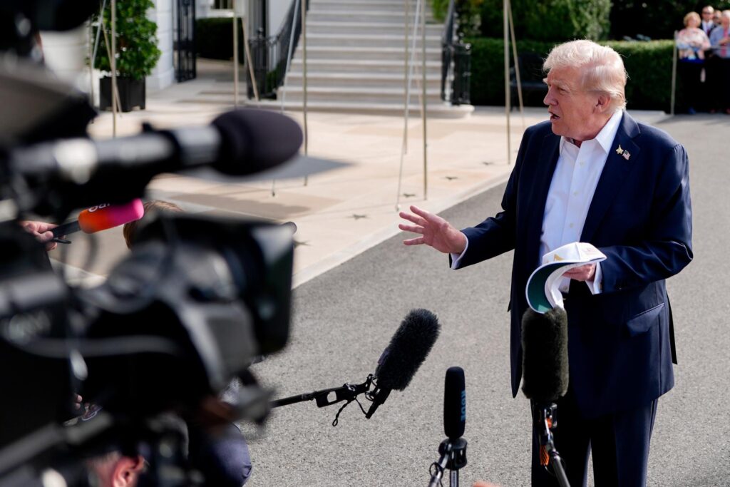 Trump arremete contra periodistas del New York Times por críticas de su gestión con China - AlbertoNews