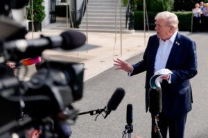 Trump arremete contra periodistas del New York Times por críticas de su gestión con China – AlbertoNews