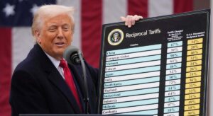 Trump asegura que los estadounidenses recibirán un bono de 2.000 dólares por los aranceles