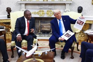 Trump confirma que «ningún funcionario» de EEUU asistirá al G20 de Sudáfrica por los presuntos abusos de derechos humanos contra la minoría blanca afrikáner | elmundo.es