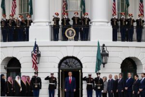 Trump defiende a Bin Salmán por el asesinato del periodista Jamal Khashoggi: «Cosas que pasan» | elperiodico.com
