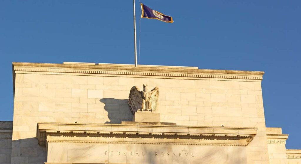 Trump deshoja la margarita para reemplazar a Powell y ya tiene un sustituto favorito para liderar la Reserva Federal