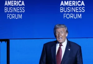 Trump dice que bombardeos contra cárteles no son solo contra Venezuela