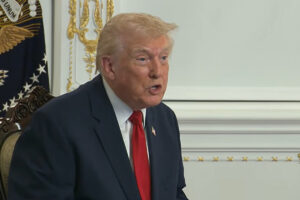 Trump dice que muy pronto detendrá por tierra el avance de narcotraficantes en Venezuela
