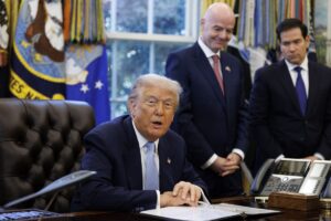 Trump dice que no descarta ni intervención ni conversación con Venezuela: «Maduro no ha sido bueno con EEUU»