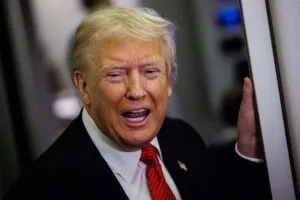 Trump dice que redadas migratorias «no han ido suficientemente lejos» y defiende tácticas