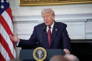 Trump llama «absurda» orden federal que le obliga asignar fondos a programa alimentario – AlbertoNews