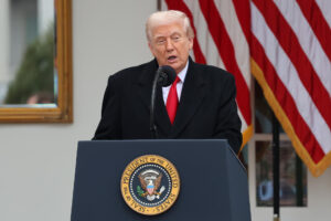 Trump pide a hondureños votar por el conservador Asfura para detener «avance comunista»
