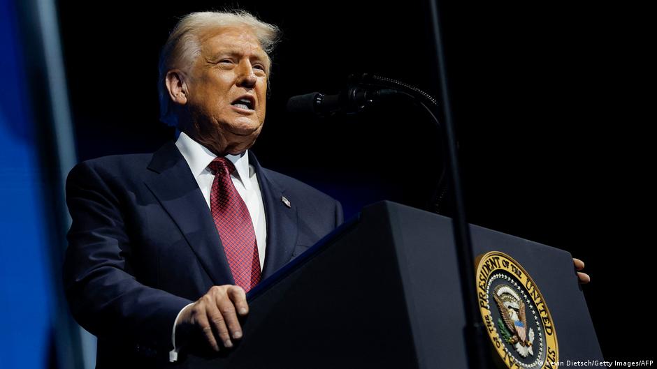 Trump reivindica "victoria" en acuerdo para reabrir gobierno – DW – 12/11/2025