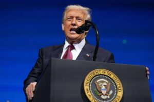 Trump señaló que EEUU está eliminando a terroristas de los cárteles vinculados a Maduro (VIDEO)