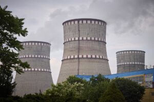 Ucrania denuncia nuevos ataques rusos contra las subestaciones de las plantas nucleares de Jmelnitski y Rivne | europapress.es