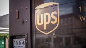Un avión de UPS se estrella tras el despegue en el aeropuerto de Kentucky | elperiodico.com