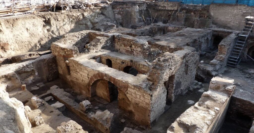 Un equipo de investigación halla una basílica de la época de Constantino bajo las catacumbas de San Calisto en Roma
