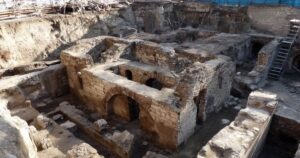 Un equipo de investigación halla una basílica de la época de Constantino bajo las catacumbas de San Calisto en Roma