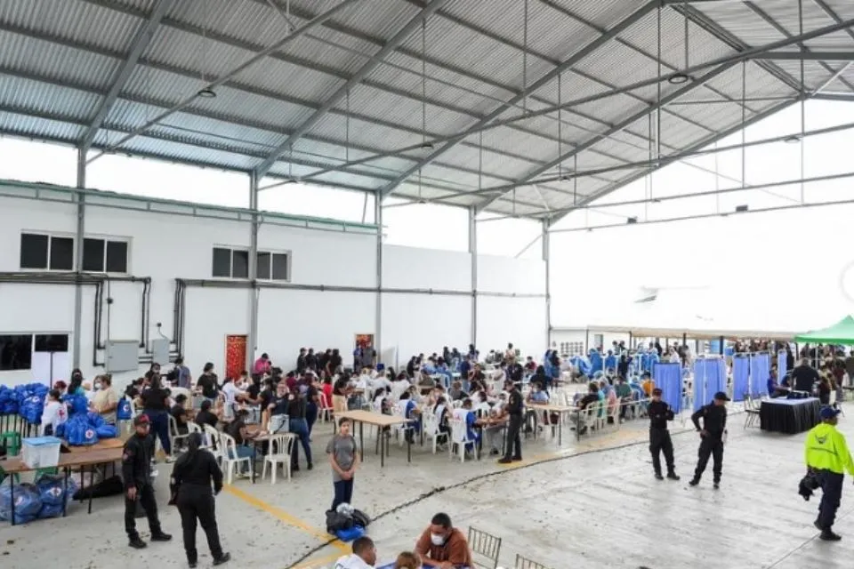 Un grupo de 279 migrantes deportados de EEUU llegó a Venezuela este #12Nov