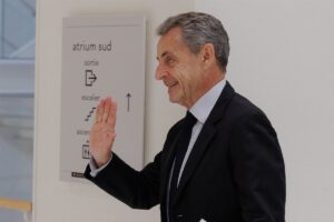Un tribunal de Francia ordena liberar de prisión al expresidente Nicolas Sarkozy bajo medidas de control judicial | europapress.es