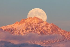 Una lluvia de meteoros, planetas visibles y superlunas: estos son los fenómenos astronómicos de noviembre | National Geographic