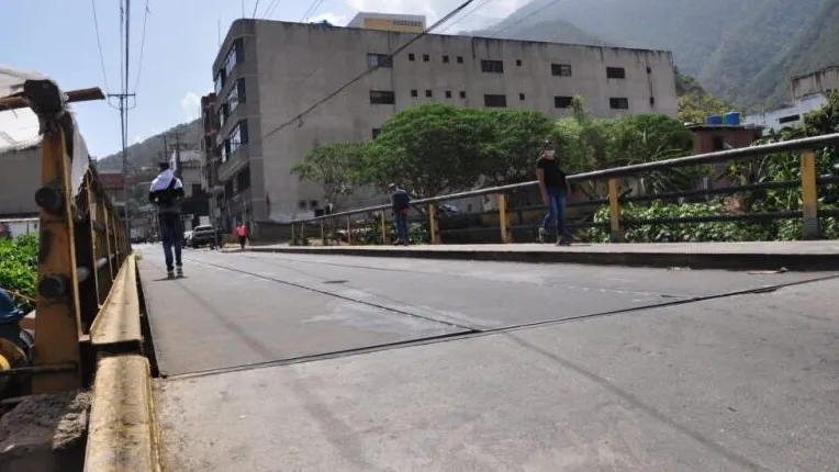 Urge recuperar puente de Navarrete