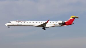 VUELOS VENEZUELA | El Gobierno de Maduro revoca la concesión de varias aerolíneas, entre ellas Iberia | elperiodico.com