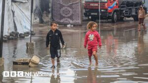 «Vamos a perder vidas… Niños, familias enteras morirán»: las lluvias de invierno vuelven aún más desesperada la situación de la población en Gaza