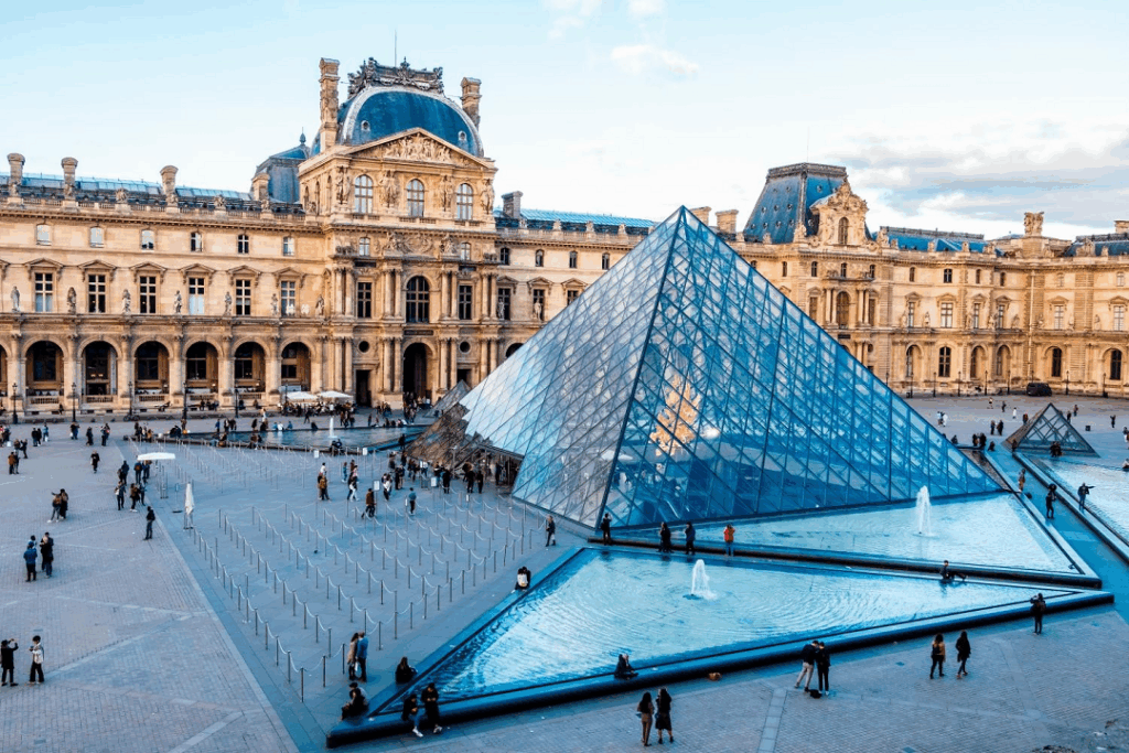 Varios detenidos por robo del Louvre fueron presentados ante el juez