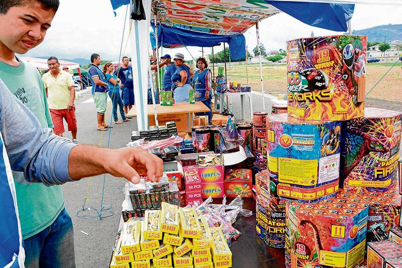 Vender fuegos artificiales a menores puede acarrear penas de cárcel